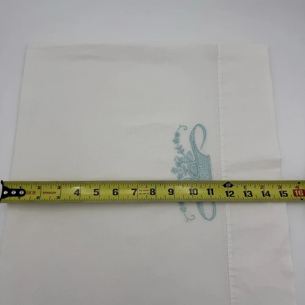 Set of 2 Embroidered Blue Flower Basket‎ White Pillow Cases Covers Bedroom Vtg